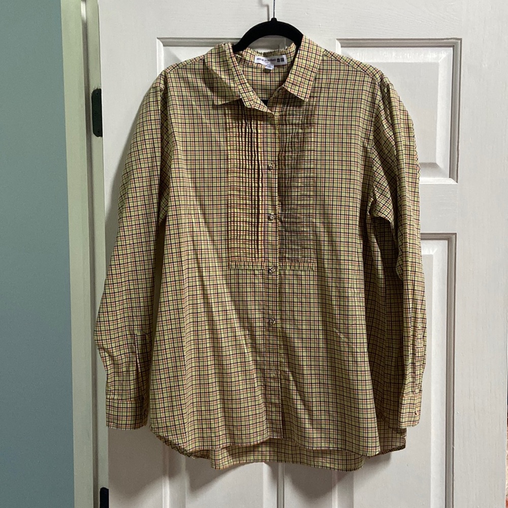 Uniqlo button up with unique ruffling detail. Worn once!